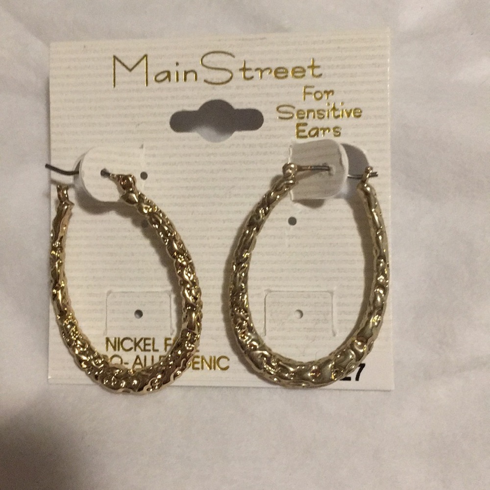 Oval gold hoops